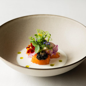 こだわりの素材で作るお料理。味はもちろん彩りも大切に◎披露宴会場の隣のキッチンで仕上げているので出来立てをお楽しみいただけます♪|BARN&FOREST148〜バーン&フォレスト148〜の写真(56115662)