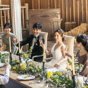 たいせつなご家族との会食にぴったりな会場も用意しております。木のぬくもりに包まれながらアットホームにお過ごしいただけます。|BARN&FOREST148〜バーン&フォレスト148〜の写真(50504266)