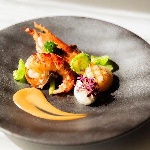 <オマール海老と帆立貝のポワレ>高級食材のオマール海老と北海道産の帆立貝を香ばしく焼き上げたシンプルかつ王道の贅沢なお料理。|BARN&FOREST148〜バーン&フォレスト148〜の写真(56115418)