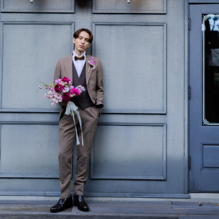 会場の雰囲気に合うおしゃれなカラーのタキシードも豊富に取り揃えております♪