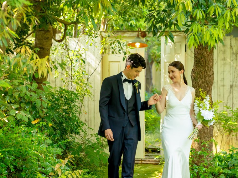 自然に溢れる空間で大切なゲストに囲まれたガーデンウェディング