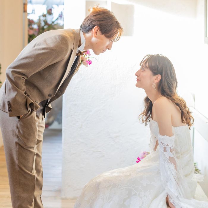 普段はあまりしない可愛らしいショットも前撮りの記念に撮影してみませんか...?