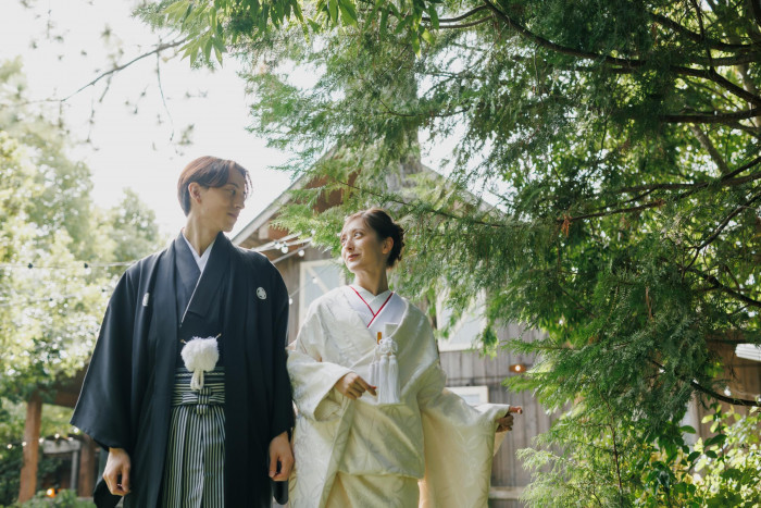 自然光が気持ち良く降り注ぐガーデンでのお写真は和装とも相性抜群です!