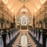 St. Mary's Abbey【セント メアリーズ アビー】アイアンゲートの先に広がるのは神聖な誓いのステージ。1世紀の時を超えて煌めくステンドグラスが幻想的な光を放つ