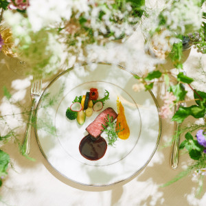 テーブルを鮮やかに彩る料理にゲストの胸も高鳴る|ネオス・ミラベルの写真(53505749)