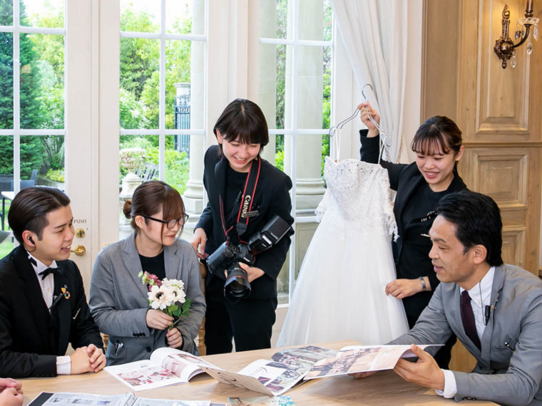  すべて自社スタッフだから、
ふたりのご要望はすべて把握
最幸の結婚式をお約束します