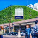 鹿児島の繁華街天文館にある、Maruya gardens 8階・屋上階で貸切WEDDINGが叶う