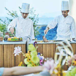 バンケット併設のガーデンでのグリル演出  青空の元で大切なゲストへサプライズの演出に|アマンダンカルムの写真(56974099)