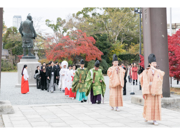 【神社】大阪城内桜門の正面に鎮座する豊國神社で本格神前式