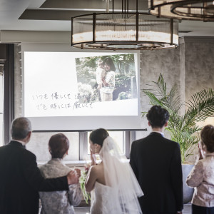 挙式前には家族へ感謝を伝える時間をご用意。今まで中々伝えられなかった想いを言葉にして。|THE LANDMARK SQUARE OSAKA（ザ ランドマークスクエア オオサカ）の写真(40464279)