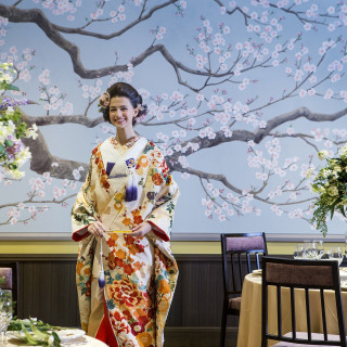 会場内にはそれぞれ、桜や梅などの壁画があり、和装との相性もぴったり。