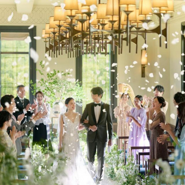 【成約特典】
最大63万円分のおふたりの結婚式を彩る衣装や写真などのアイテムをプレゼント