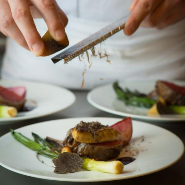 幅広い世代にご支持をいただけるオリジナルフルコースをご用意!