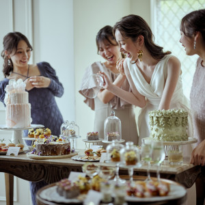 おふたりのご希望を叶えるデザインでおつくりするデザートビュッフェは、女性ゲストやお子様にも喜ばれています|アニバーサリーアン 恵比寿の写真(53584594)