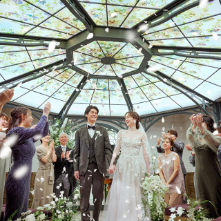 ステンドグラスがきらめく八角形の円天井が美しい〈音のマナーホール〉