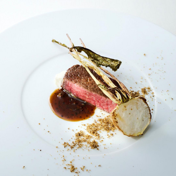 【レストランならではのおもてなし】ゲストの皆さまにも大好評な美食をゲスト目線ででしっかりチェック！