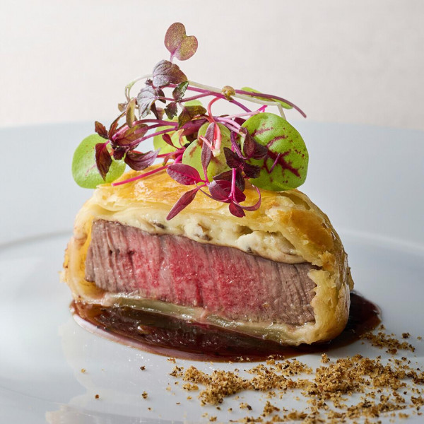 【レストランならではのおもてなし】ゲストの皆さまにも大好評な美食をゲスト目線でしっかりチェック！