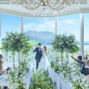 絶景に包まれた空間を舞台に、憧れの結婚式を実現できます