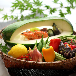 四季を感じる祝膳日本料理。旬の食材や地元の素材をふんだんに使った王道の日本料理。