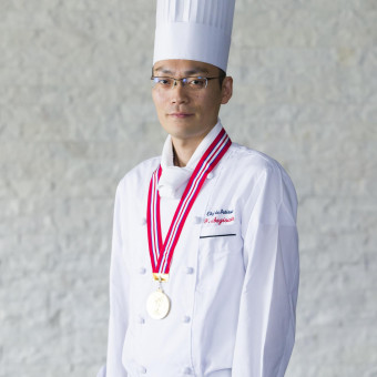 シェフパティシエ 匂坂雄一郎特別な1日にふさわしいスペシャルなスイーツを！