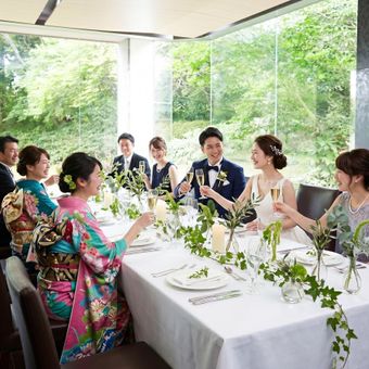 食事会スタイルには流しテーブルが人気。個室でゆったりお食事を楽しんで！