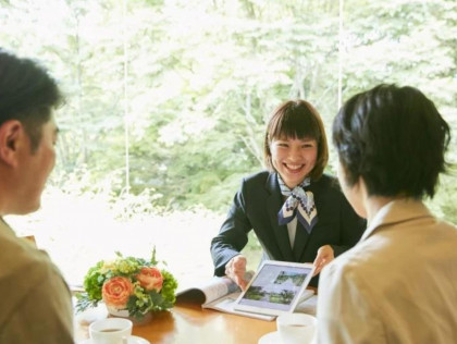 おふたりの理想のウエディングを
一緒に創るプランナーこそが
なにより大切と私たちは考えます