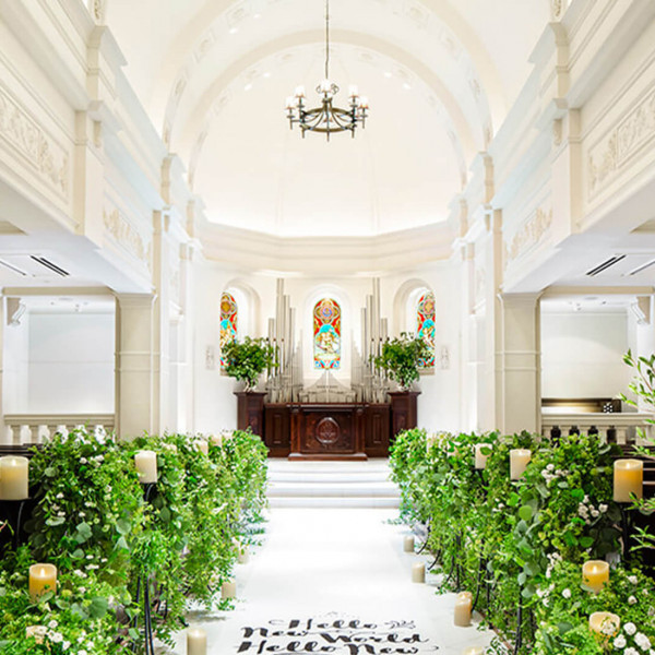 純白の大聖堂『アスピラシオン教会』。神聖な空気が漂う空間で特別なひとときを