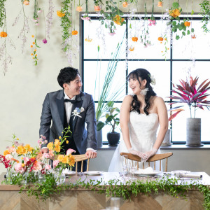 フラワーカーテンも 天井が高すぎないからこそ叶う装飾|Le chic unjour（ラシックアンジュール）の写真(49654606)