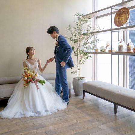 ロビーで披露宴後のフォト|Le chic unjour（ラシックアンジュール）の写真(53050140)