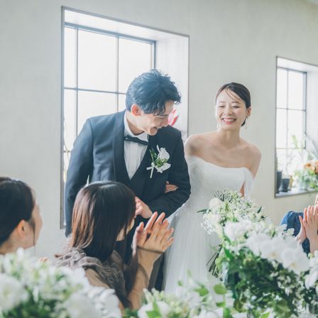 オフショルダードレスも会場雰囲気に合います|Le chic unjour（ラシックアンジュール）の写真(53056715)