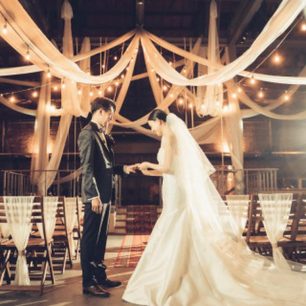 100年近くもの歴史を積み重ねた赤レンガ倉庫をリモデルしたオリジナリティ溢れる挙式空間