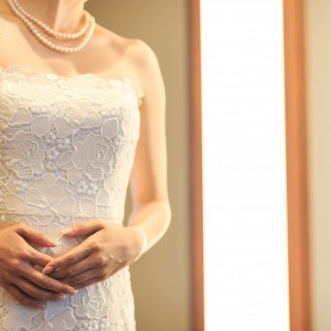 ドレスに合わせた華奢なパールのネックレスを2連にして|ルグラン軽井沢ホテル&リゾートの写真(6889199)