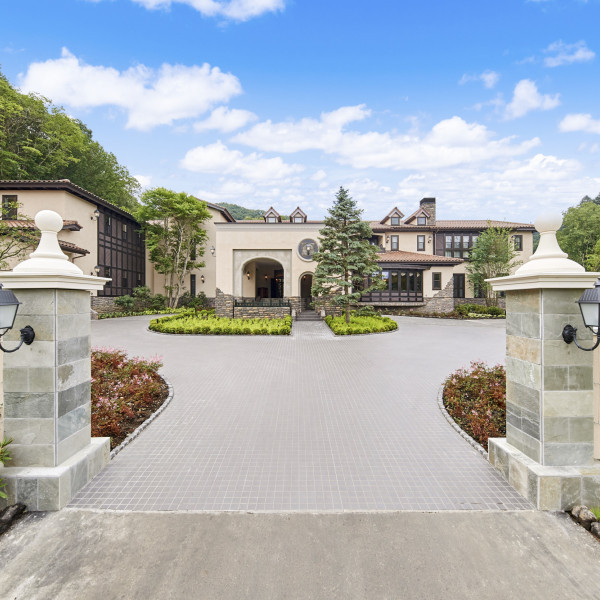 ご新郎ご新婦様へは10万円相当の宿泊1泊朝食付プレゼント！