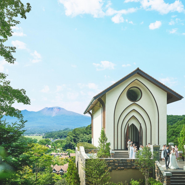 標高1,000メートルからの景色のが人気の「山凪の教会」。浅間山を望みながらの挙式が叶う。