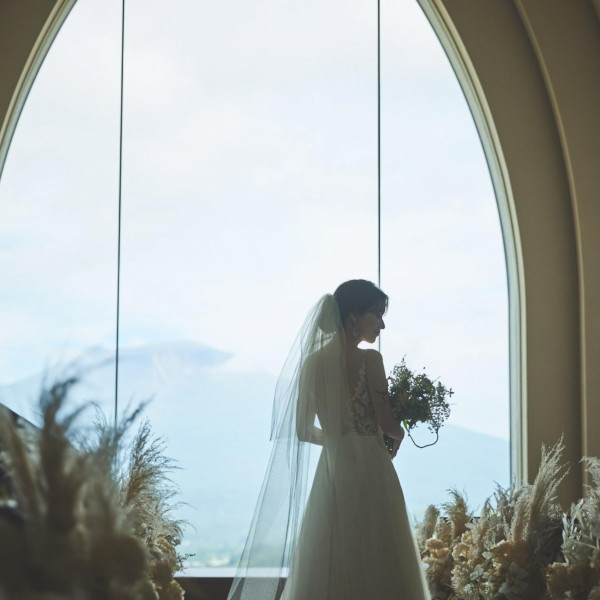 スタジオでは叶わない臨場感。複数の会場を巡りながら撮影する、贅沢な撮影体験をご提供いたします。