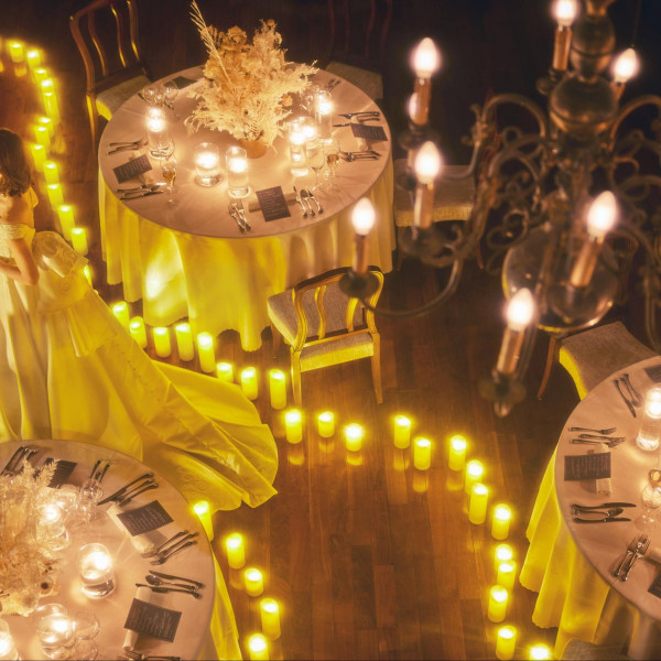 キャンドルの灯りに包まれた幻想的な空間で、忘れられないショットを。