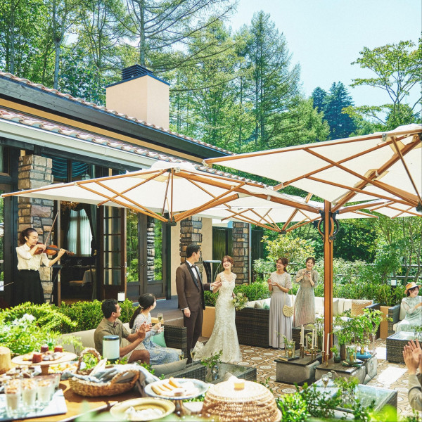 会場に隣接したプライベートガーデンでデザートビュッフェでゲストとのひとときを。