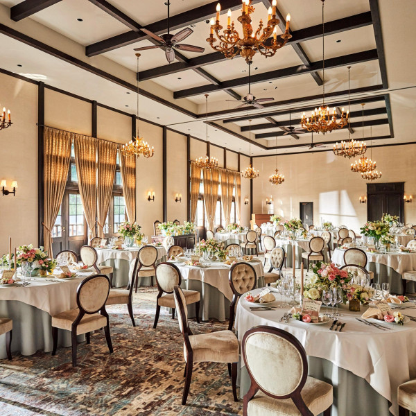 【4月までは会場費が50%OFF】さらに各披露宴会場は1日1組限定開催。挙式開始時間も自由に設定OK