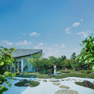 建築美と緑豊かなガーデンがふたりの特別な日を引き立てる|岐阜モノリスの写真(54487339)