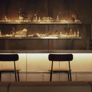 バーカウンターも併設で、ドリンクを片手にパーティーへの期待感を高め|岐阜モノリスの写真(53679358)