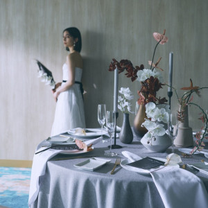 テーブルの上にもおふたりらしさを散りばめて|岐阜モノリスの写真(54515951)