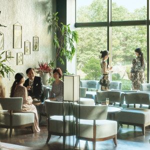 ゲストをお迎えするラウンジは モダンな感性が光る|岐阜モノリスの写真(54508638)