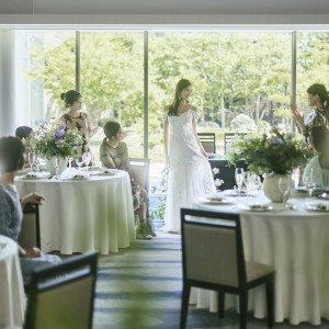 豊かな自然が花嫁のナチュラルな魅力を引き出すパーティ会場|岐阜モノリスの写真(54487071)