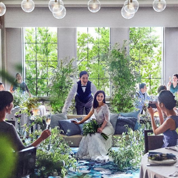 おふたりの邸宅のような雰囲気が漂う、あたたかみのある会場