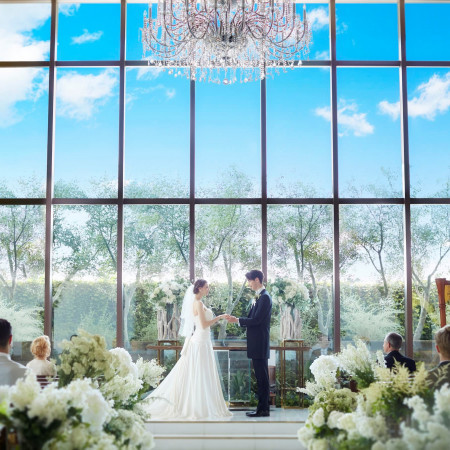 空と緑と光感じる解放感たっぷりのチャペル