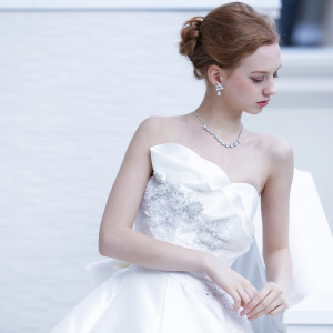 ウエディングサロンにドレスショップ併設、大人可愛いドレス展開