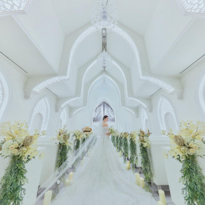 白亜の大聖堂は天井高10m、バージンロード12mを誇り、大切なセレモニーを彩ります|ステラ・デル・アンジェロの写真(55160251)