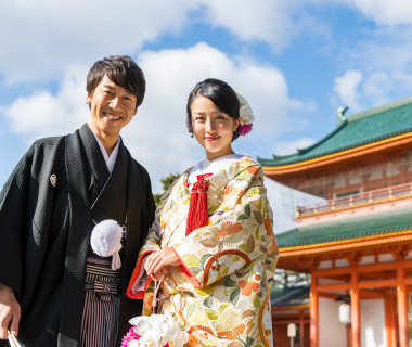 東神苑の景勝の地に設けられた、宮殿建築の優美さを取り入れた風雅な和風形式の外観