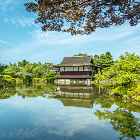 京の四季を映す圧巻のロケーション。ゲストの記憶にも深く刻まれる舞台。
