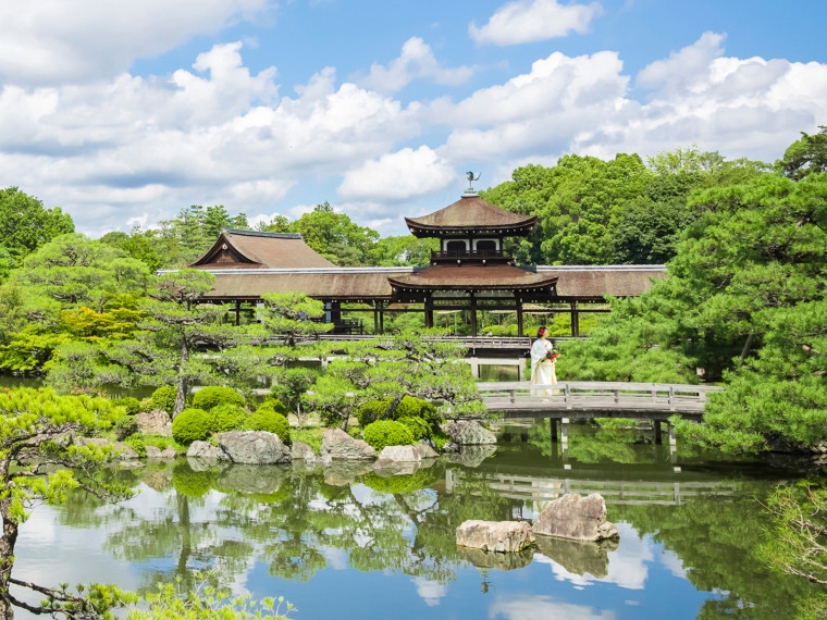 10,000坪の日本庭園を一望。和も洋もより一層美しく